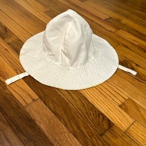 Carters 12-24month| Baby White Sun hat | Reversible Yellow Sunflowers